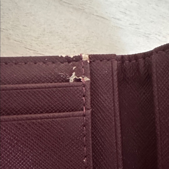 Fossil Coral Leather Bifold Wallet GUC - Picture 4 of 6